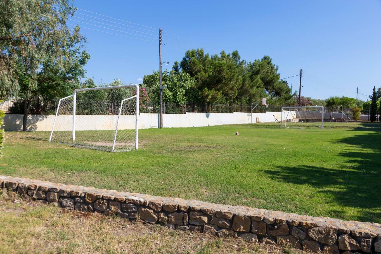 Villa Kristin 2 - 2Min Walk To Great Sandy, Shallow Beach Nikiti  Bagian luar foto