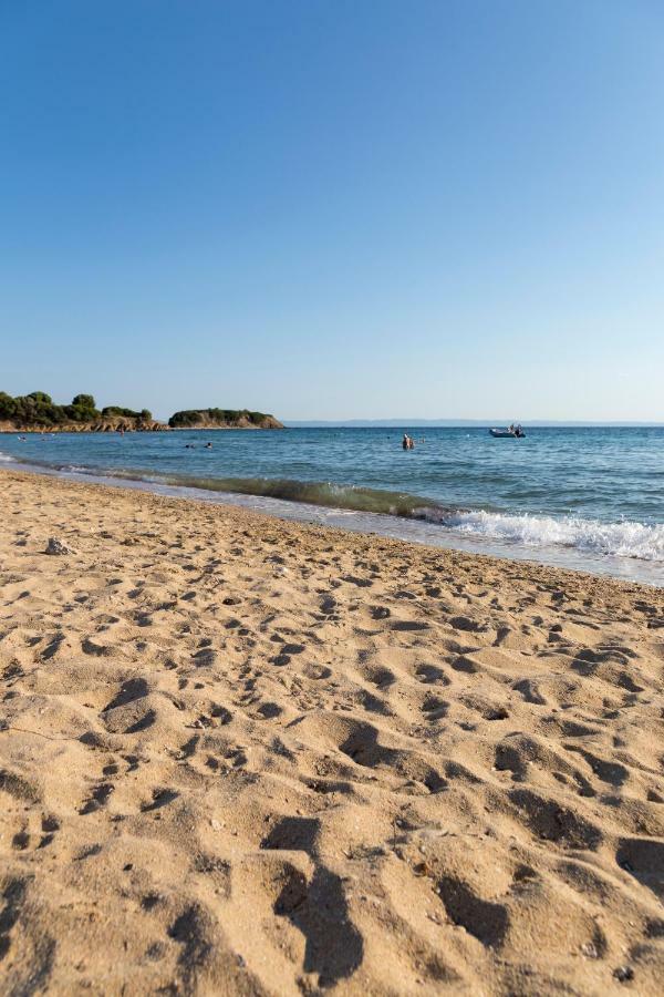 Villa Kristin 2 - 2Min Walk To Great Sandy, Shallow Beach Nikiti  Bagian luar foto